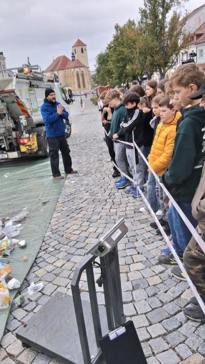 Praktická ukázka enviromentální výchovy na náměstí