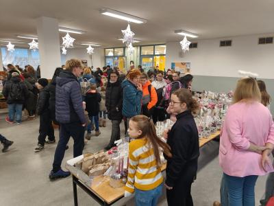 Vánoční jarmark na naší škole přinesl kouzelnou atmosféru