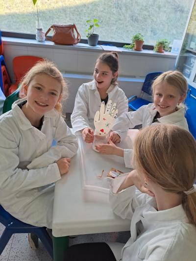 Žáci 3.A v laboratoři