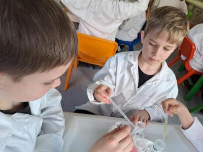 Žáci 3.A v laboratoři